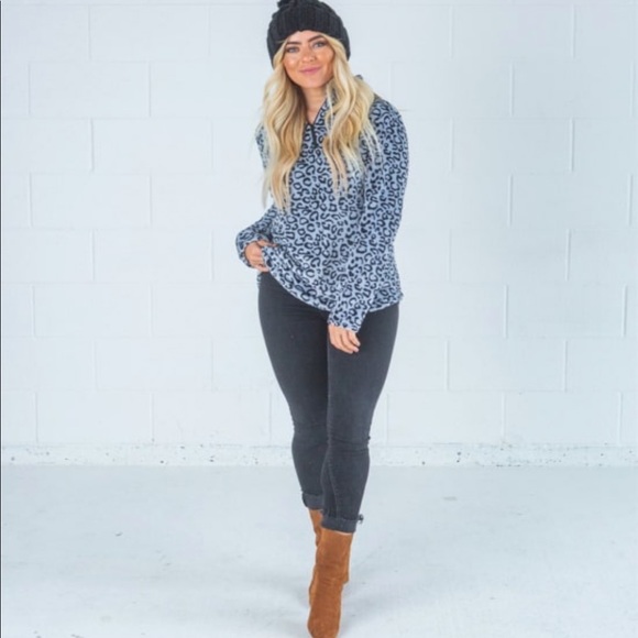 SALE❗️Leopard Fleece Pullover - Picture 3 of 4